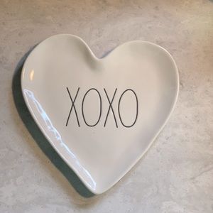 Rae Dunn “XOXO” Heart Shaped Plate